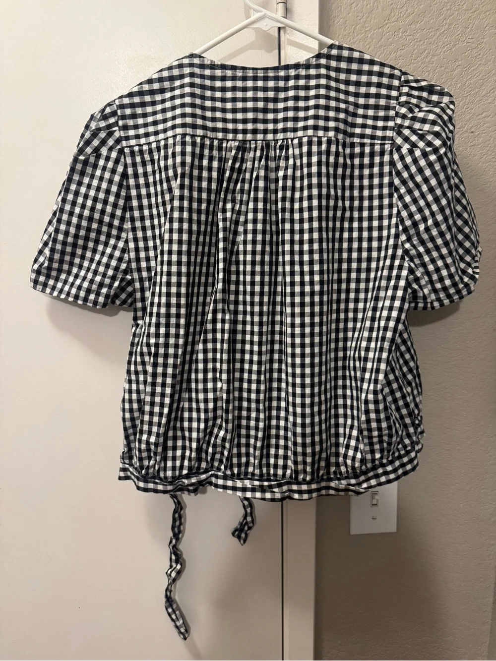 Madewell Black & White Gingham V-Neck Puff Sleeve Cropped Top